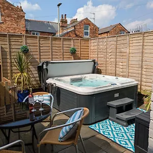 https://seaside-escapes-with-relaxing-hot-tub.yorkshirehotels.net